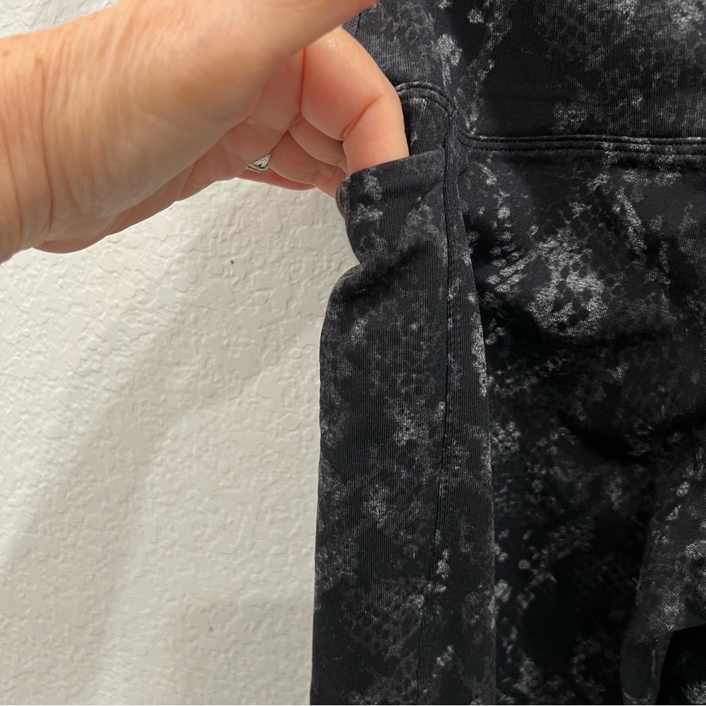 Tuff Apparel Black and Grey Snakeskin Print Pants Size X Small With Side Pockets - Picture 6 of 11